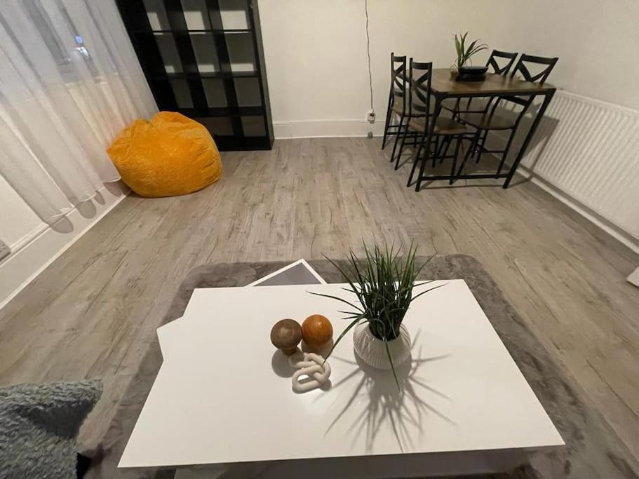 Comfortable 2 Bedroom On Tower Bridge Лондон Екстериор снимка