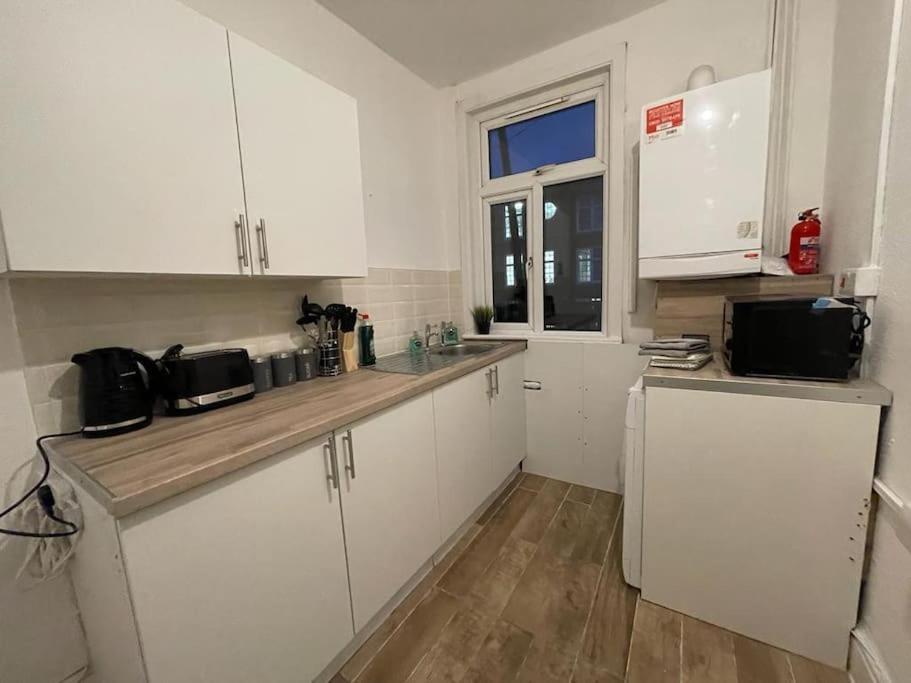 Comfortable 2 Bedroom On Tower Bridge Лондон Екстериор снимка
