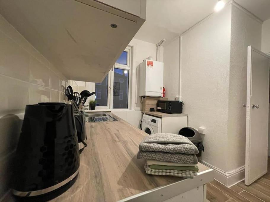 Comfortable 2 Bedroom On Tower Bridge Лондон Екстериор снимка