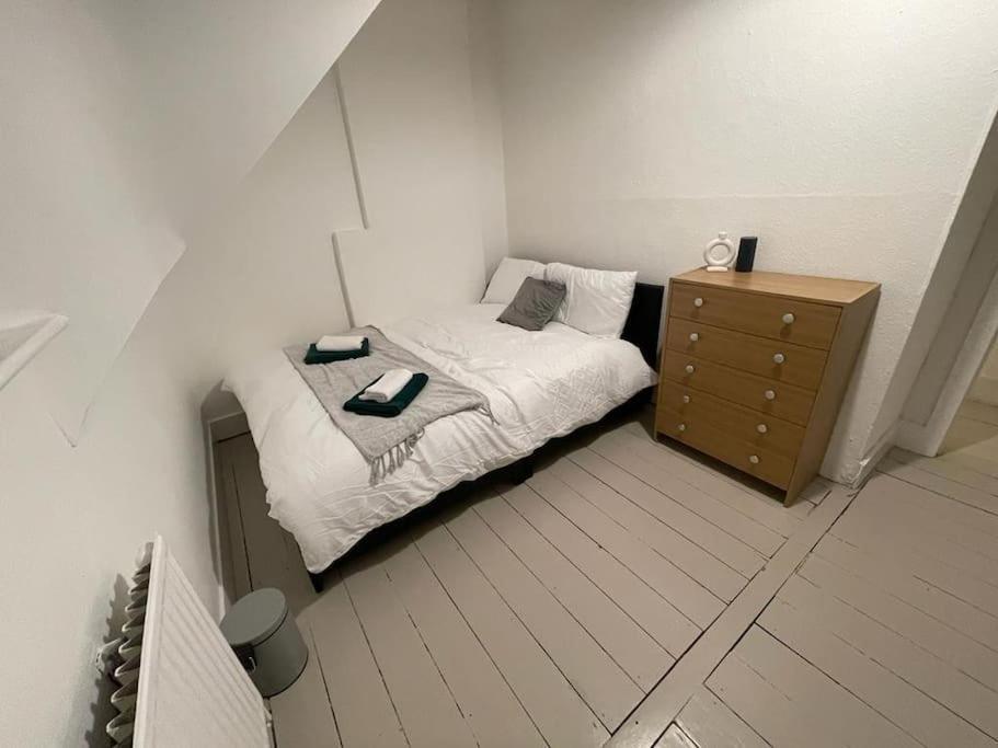 Comfortable 2 Bedroom On Tower Bridge Лондон Екстериор снимка
