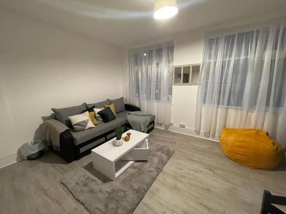 Comfortable 2 Bedroom On Tower Bridge Лондон Екстериор снимка